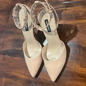 Beautiful nude heels by Nine West. Size 8. Excellent condition
